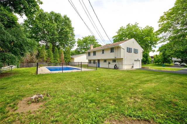 37 Ledgewood Circle, Greece, NY 14615