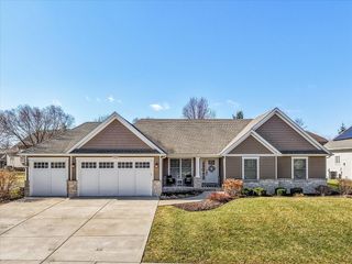 1262 Deerpath Drive, Yorkville, IL 60560