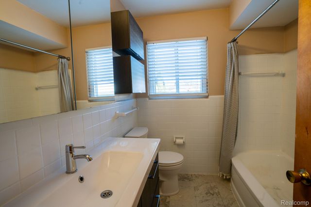 1773 Lakeview Street, Trenton, MI 48183