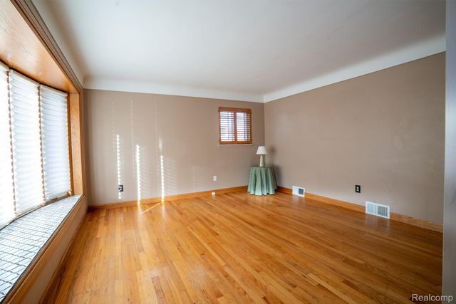 1773 Lakeview Street, Trenton, MI 48183