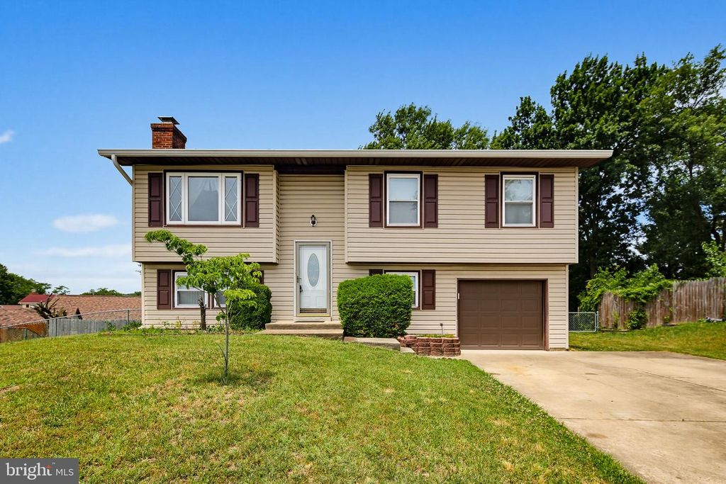 7802 BASTILLE RD, Severn, MD 21144