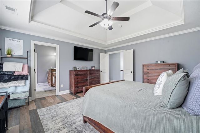 2821 NE PARKVIEW Lane, Lee's Summit, MO 64086