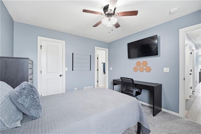 2821 NE PARKVIEW Lane, Lee's Summit, MO 64086