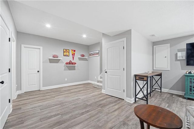 2821 NE PARKVIEW Lane, Lee's Summit, MO 64086