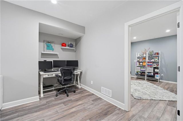 2821 NE PARKVIEW Lane, Lee's Summit, MO 64086