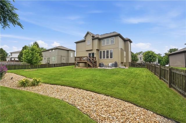 2821 NE PARKVIEW Lane, Lee's Summit, MO 64086