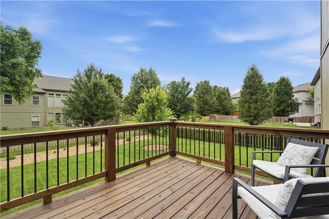 2821 NE PARKVIEW Lane, Lee's Summit, MO 64086