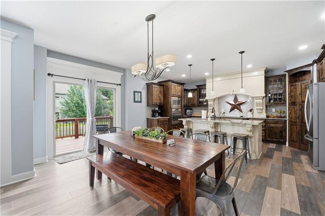 2821 NE PARKVIEW Lane, Lee's Summit, MO 64086