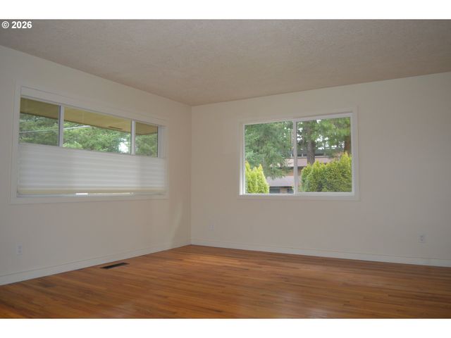 15236 Se KELLY St, Portland, OR 97236