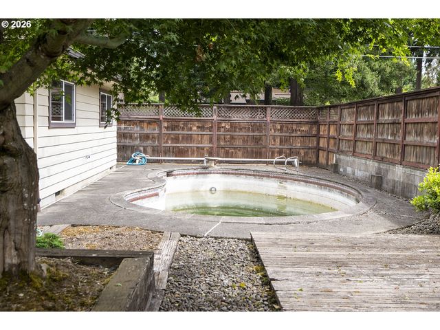 15236 Se KELLY St, Portland, OR 97236