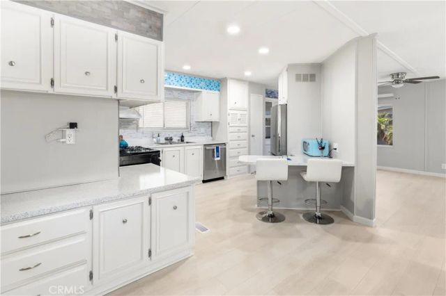 881 Lake Street, Hemet, CA 92544