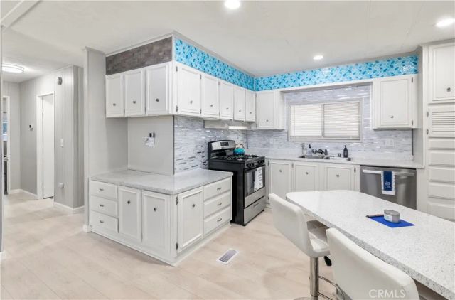 881 Lake Street, Hemet, CA 92544