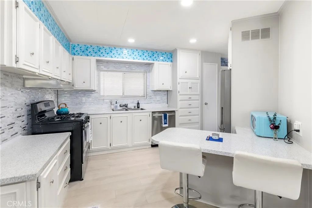 881 Lake Street, Hemet, CA 92544