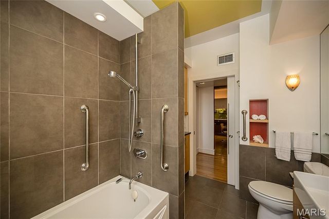 4944 Lindell Boulevard 7E, St Louis, MO 63108