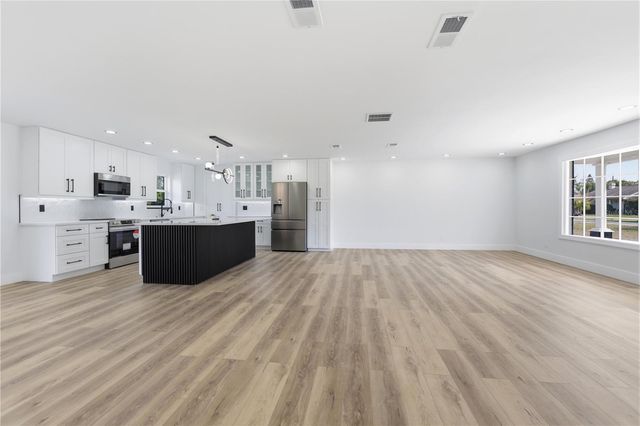 1108 BALFOUR DR, Deltona, FL 32725