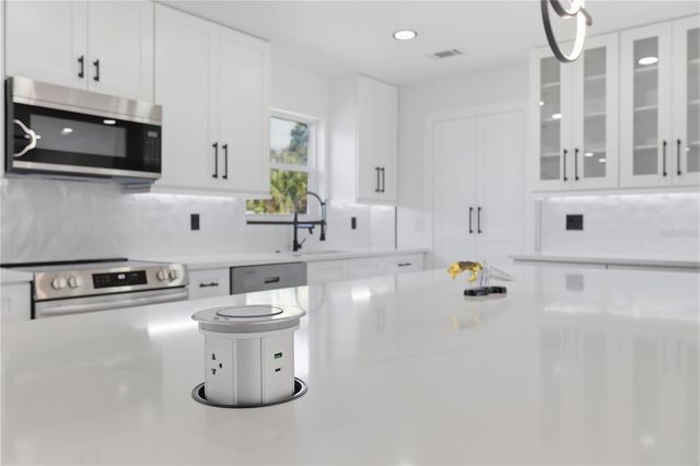 1108 BALFOUR DR, Deltona, FL 32725