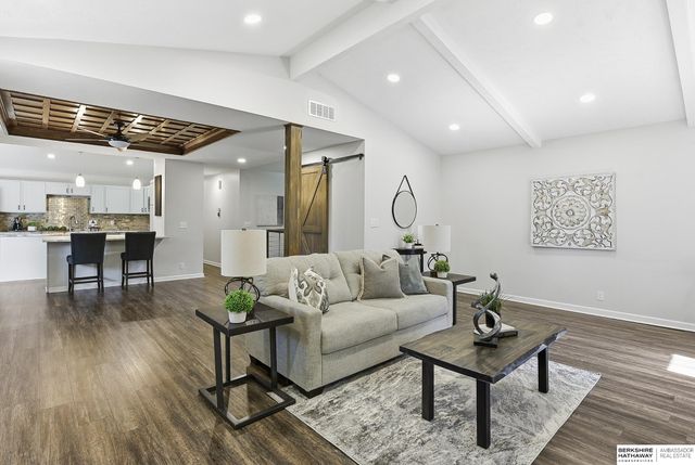 286 Concord Circle, Papillion, NE 68046
