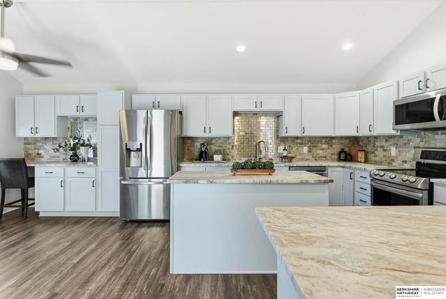 286 Concord Circle, Papillion, NE 68046