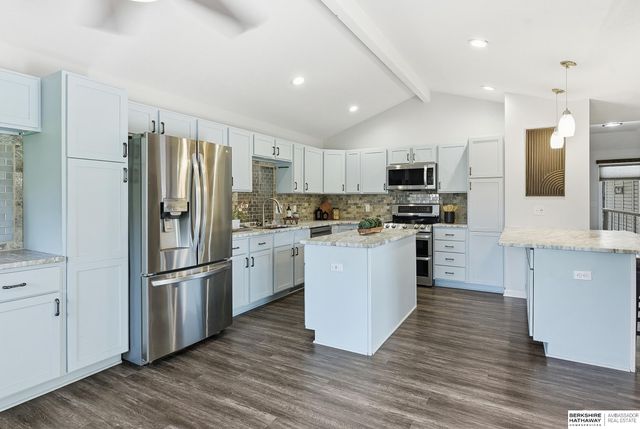 286 Concord Circle, Papillion, NE 68046