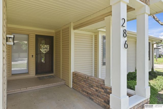 286 Concord Circle, Papillion, NE 68046