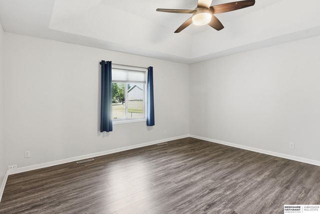 286 Concord Circle, Papillion, NE 68046