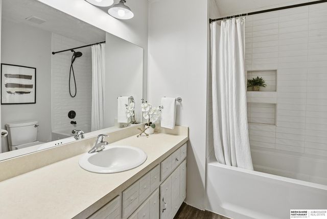 286 Concord Circle, Papillion, NE 68046