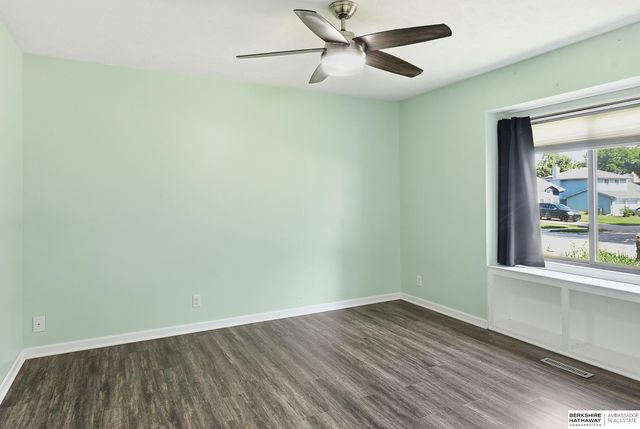 286 Concord Circle, Papillion, NE 68046
