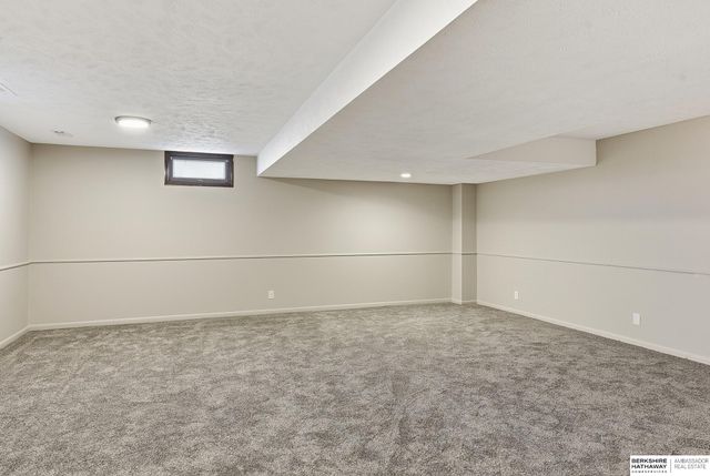 286 Concord Circle, Papillion, NE 68046
