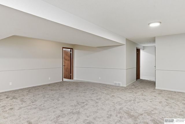 286 Concord Circle, Papillion, NE 68046
