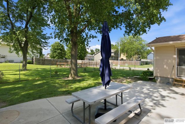 286 Concord Circle, Papillion, NE 68046