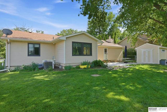 286 Concord Circle, Papillion, NE 68046