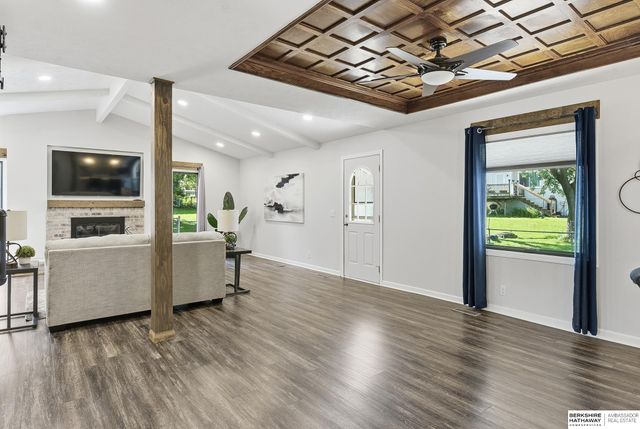 286 Concord Circle, Papillion, NE 68046