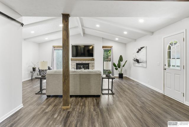 286 Concord Circle, Papillion, NE 68046