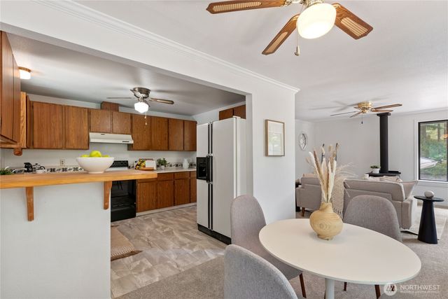 60 E Christmas Tree Place, Belfair, WA 98528