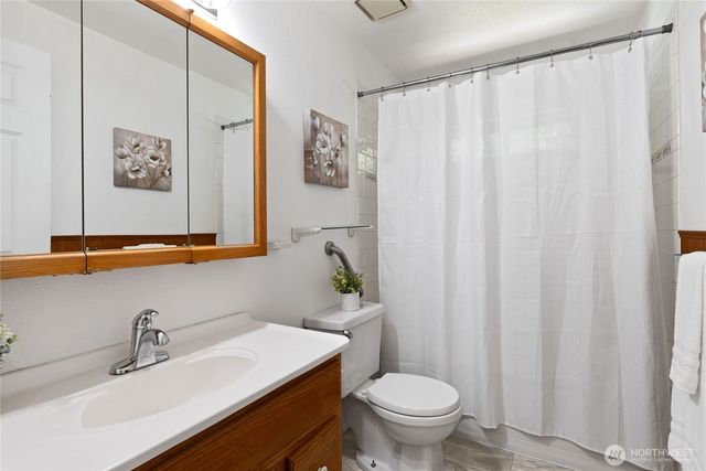 60 E Christmas Tree Place, Belfair, WA 98528
