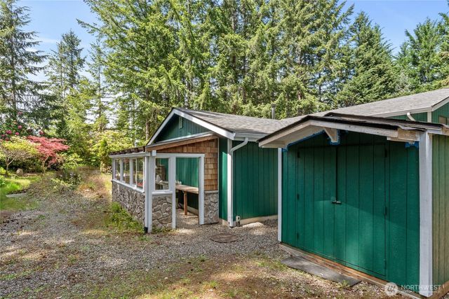 60 E Christmas Tree Place, Belfair, WA 98528