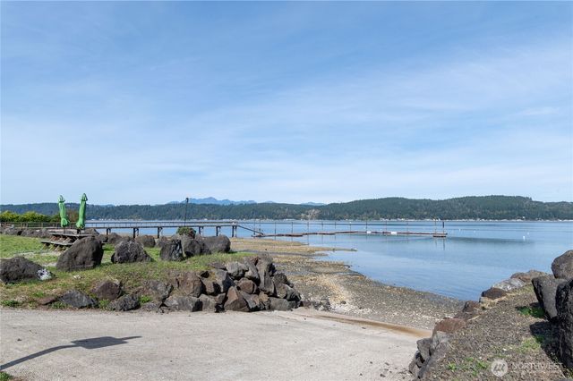 60 E Christmas Tree Place, Belfair, WA 98528
