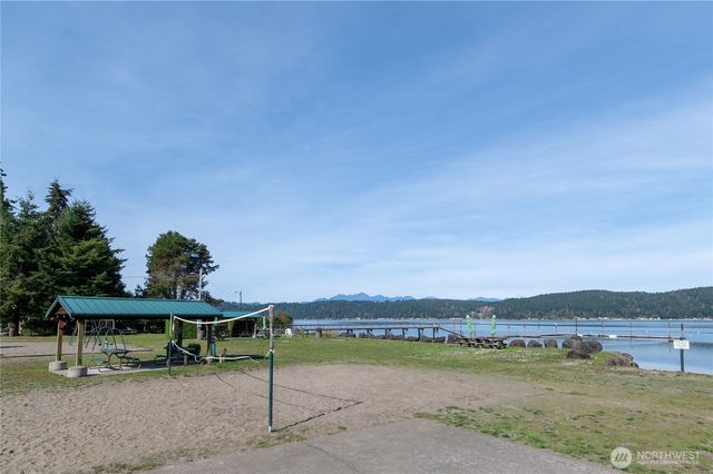 60 E Christmas Tree Place, Belfair, WA 98528