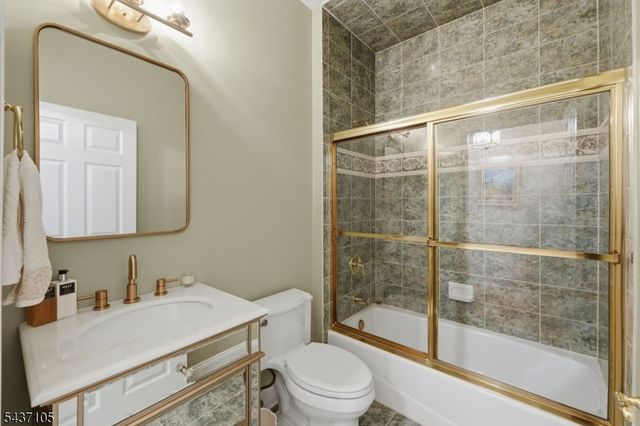 13 Hunters Trl, Chester Twp., NJ 07930