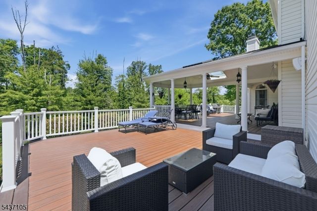 13 Hunters Trl, Chester Twp., NJ 07930