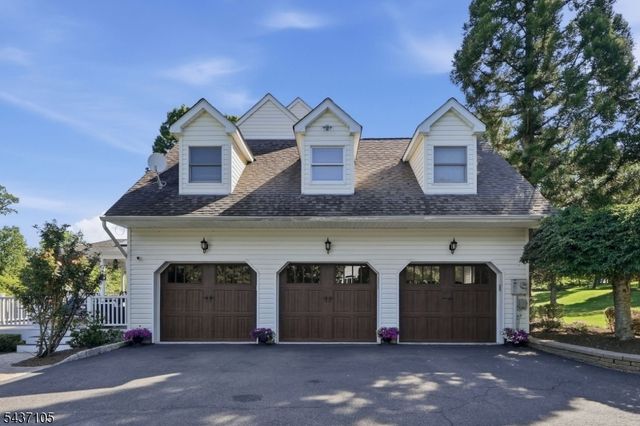 13 Hunters Trl, Chester Twp., NJ 07930