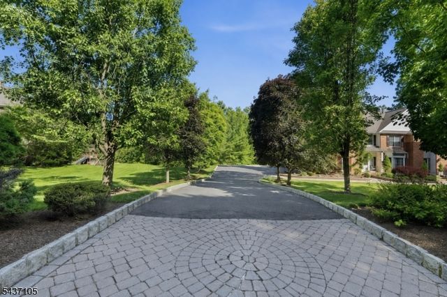 13 Hunters Trl, Chester Twp., NJ 07930