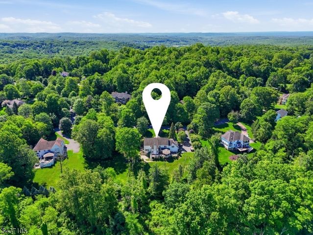 13 Hunters Trl, Chester Twp., NJ 07930