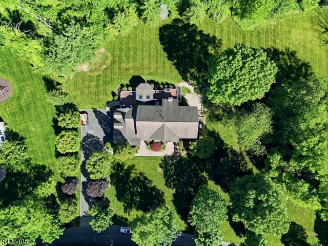 13 Hunters Trl, Chester Twp., NJ 07930