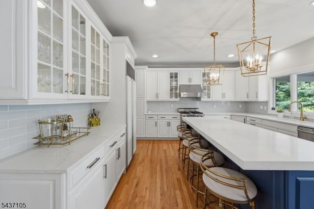 13 Hunters Trl, Chester Twp., NJ 07930