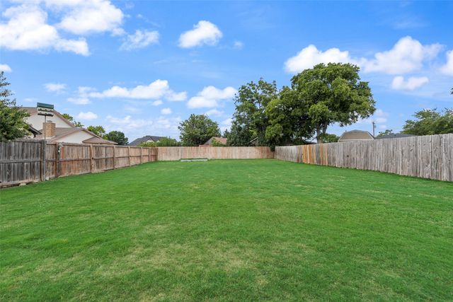 7622 W Shore Drive, The Colony, TX 75056