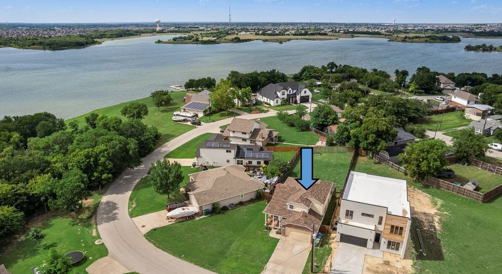 7622 W Shore Drive, The Colony, TX 75056