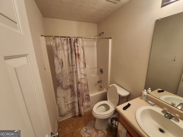 220 Laura Circle, South Fulton, GA 30349
