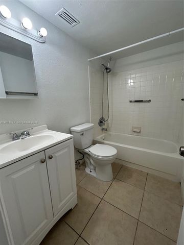 19825 SW 114th Ave 124-5, Miami, FL 33157