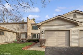 218 E Forest Knoll Drive, Palatine, IL 60074